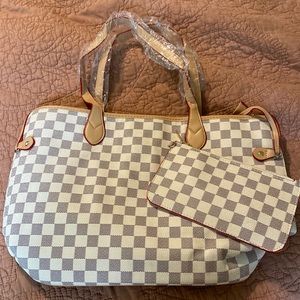 Brand new checkered tote with wristlet